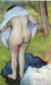 Mujer desnuda poniéndose la ropa 1885 Edgar Degas